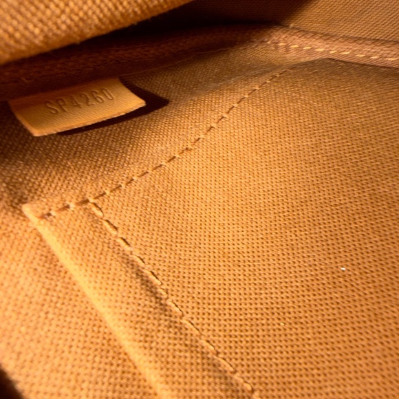 Louis Vuitton Multi Pochette Accessories - Picture 13 of 13